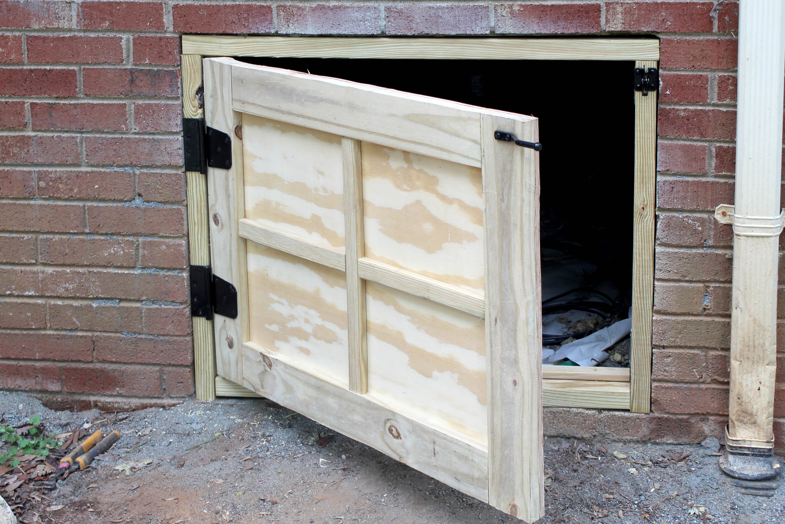 What to Consider When Selecting a Crawl Space Door