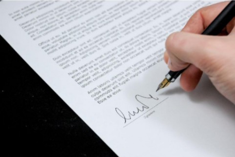 Write a Business Contract: Key Considerations