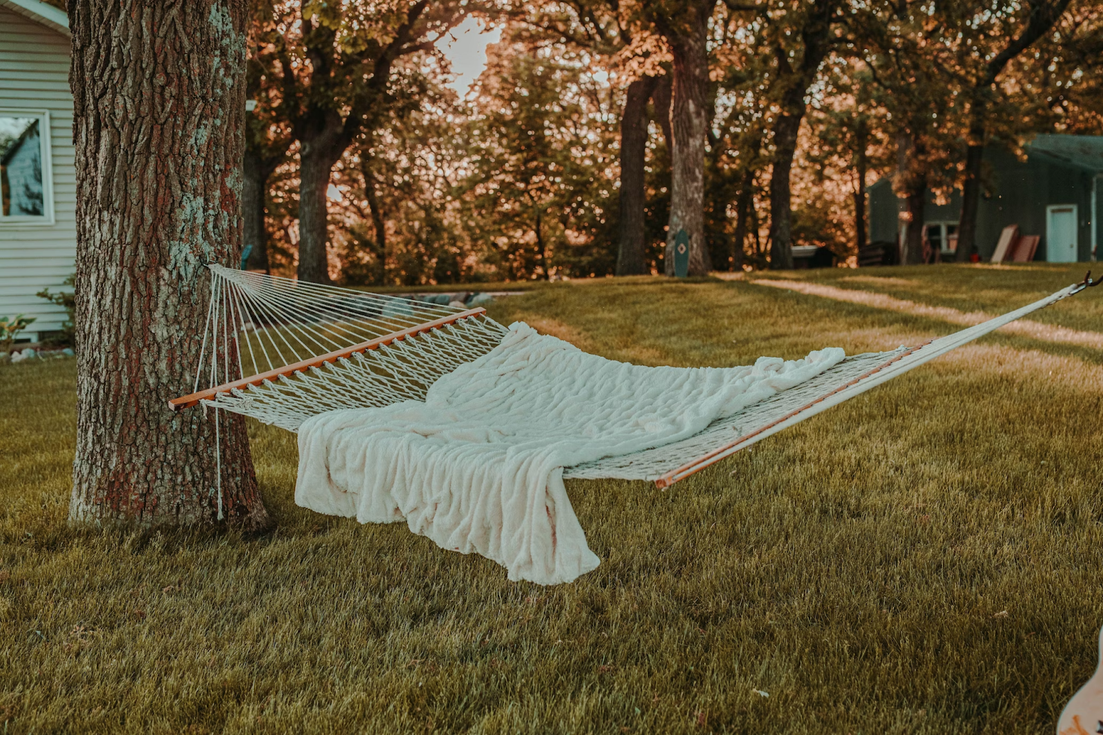 Unwind And Unplug: The Benefits Of Heavy-Duty Hammocks For Outdoor Enthusiasts