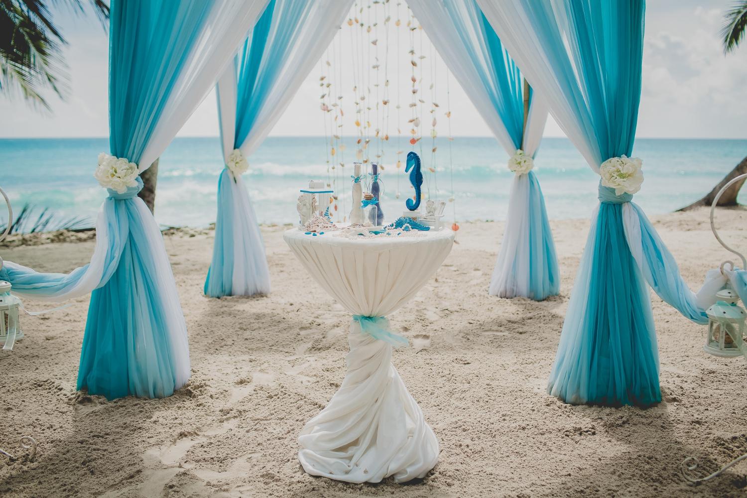 Celebrate Love by the Seaside: The Advantages of a Beach Wedding