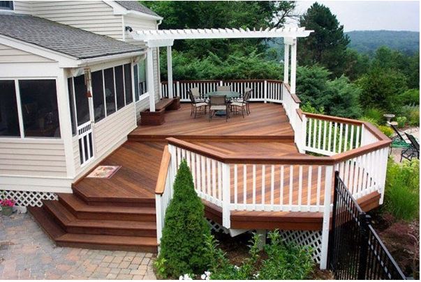 What’s the Best Way to Maintain the Natural Look of Wooden Decks?